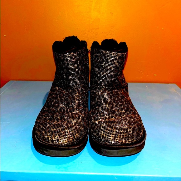 UGG Mini Bailey Bow Black Spot Leopard Sparkle Glitter Women’s Ankle Boots - Picture 1 of 6
